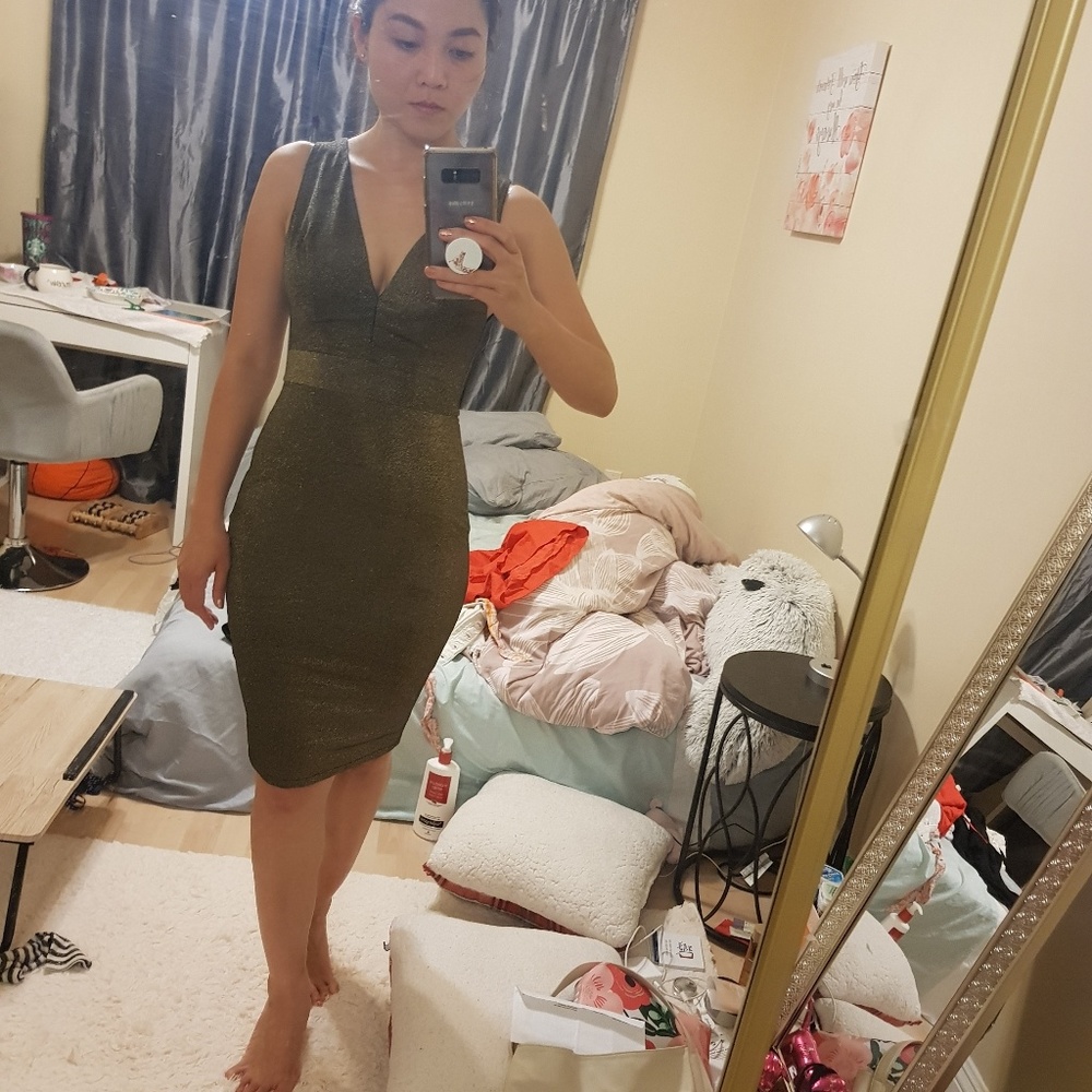 Dress - Picture 3 of 4